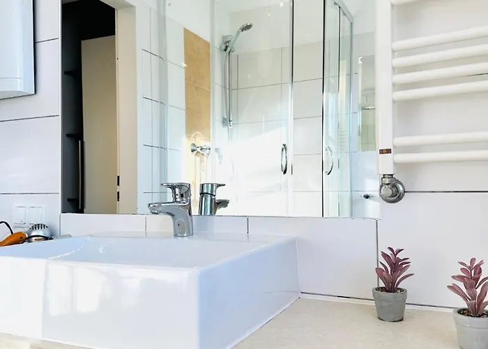 Haselnuss Apartment- 5 Personen- Parkplatz- Waschmaschine Lejlighed